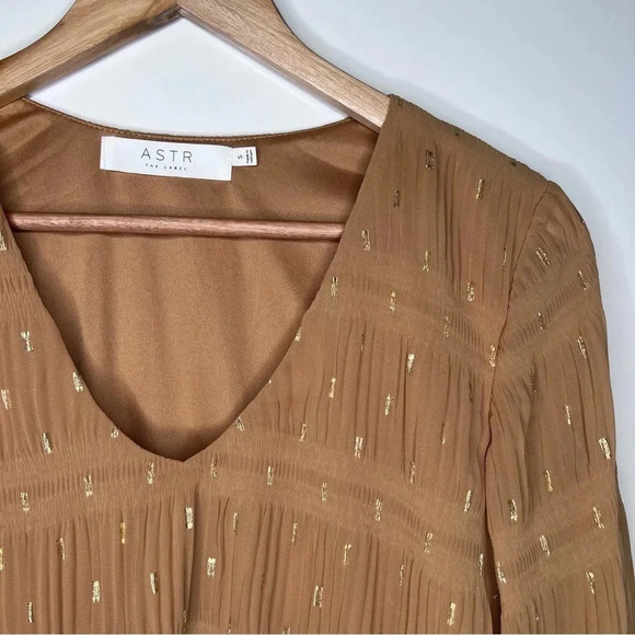 ASTR The Label Mustard Yellow Bubble Hem Long Sleeve Blouse Size Small - Picture 6 of 8